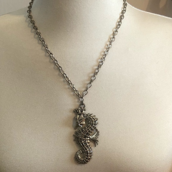 Jewelry - Silver seahorse necklace